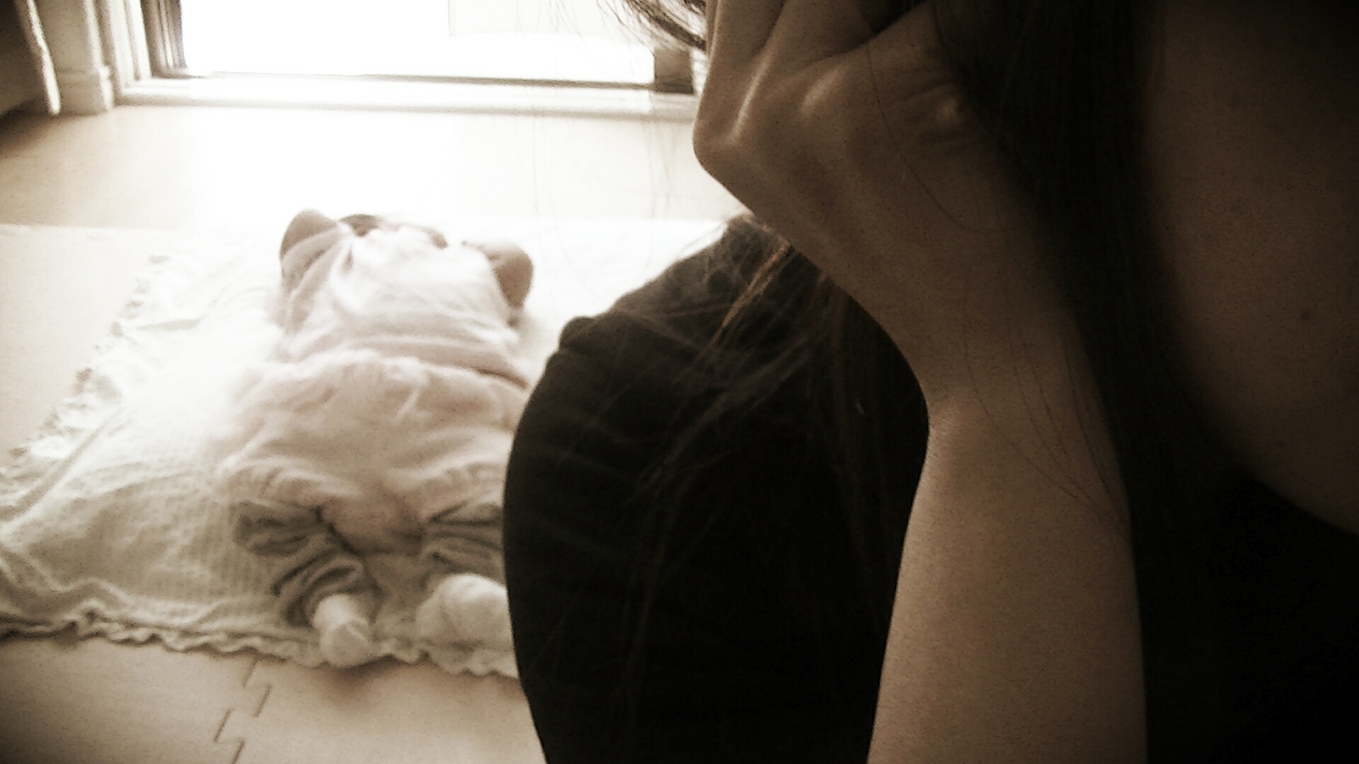 産後うつとは？マタニティーブルーとの違いや予防と対処法について解説