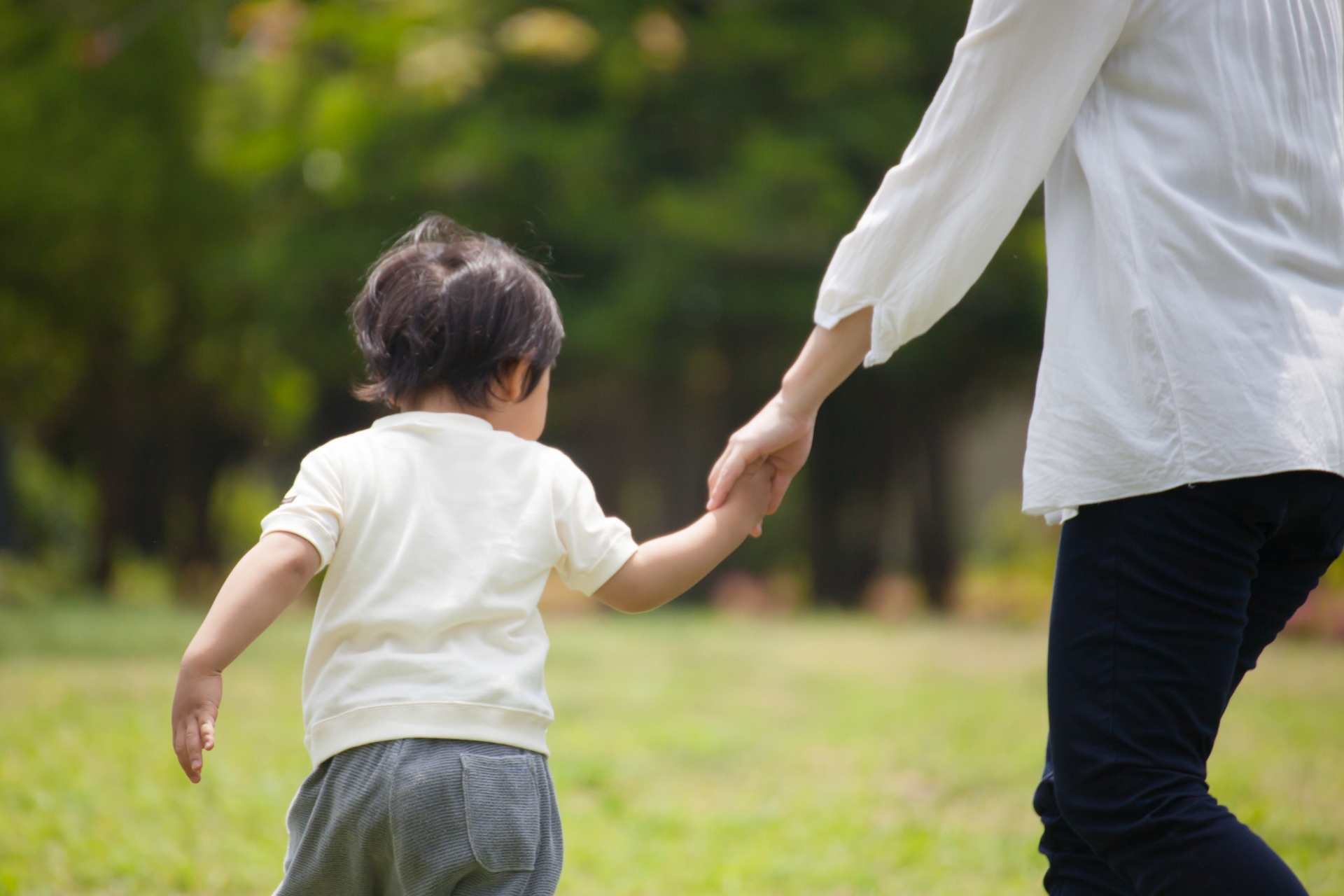 ファミリーサポートサービスを兄弟姉妹・新生児で受けるにはどう申請する？