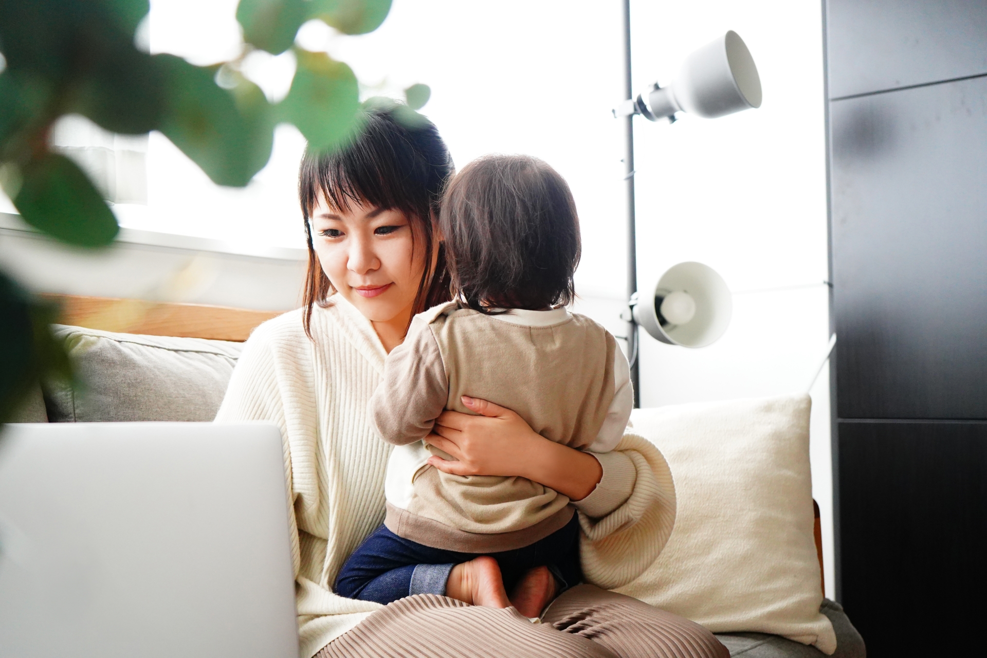 出産前に知っておきたい！産後の仕事について気になる休暇・復帰・転職などを紹介