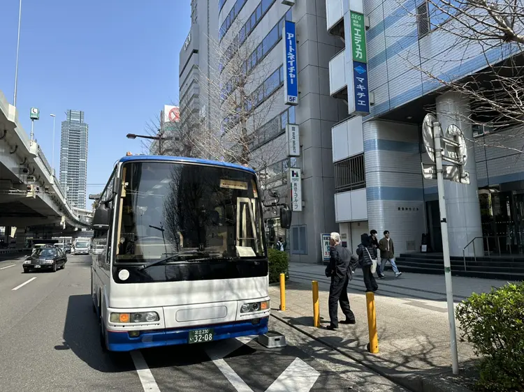 横浜駅西口高島屋前